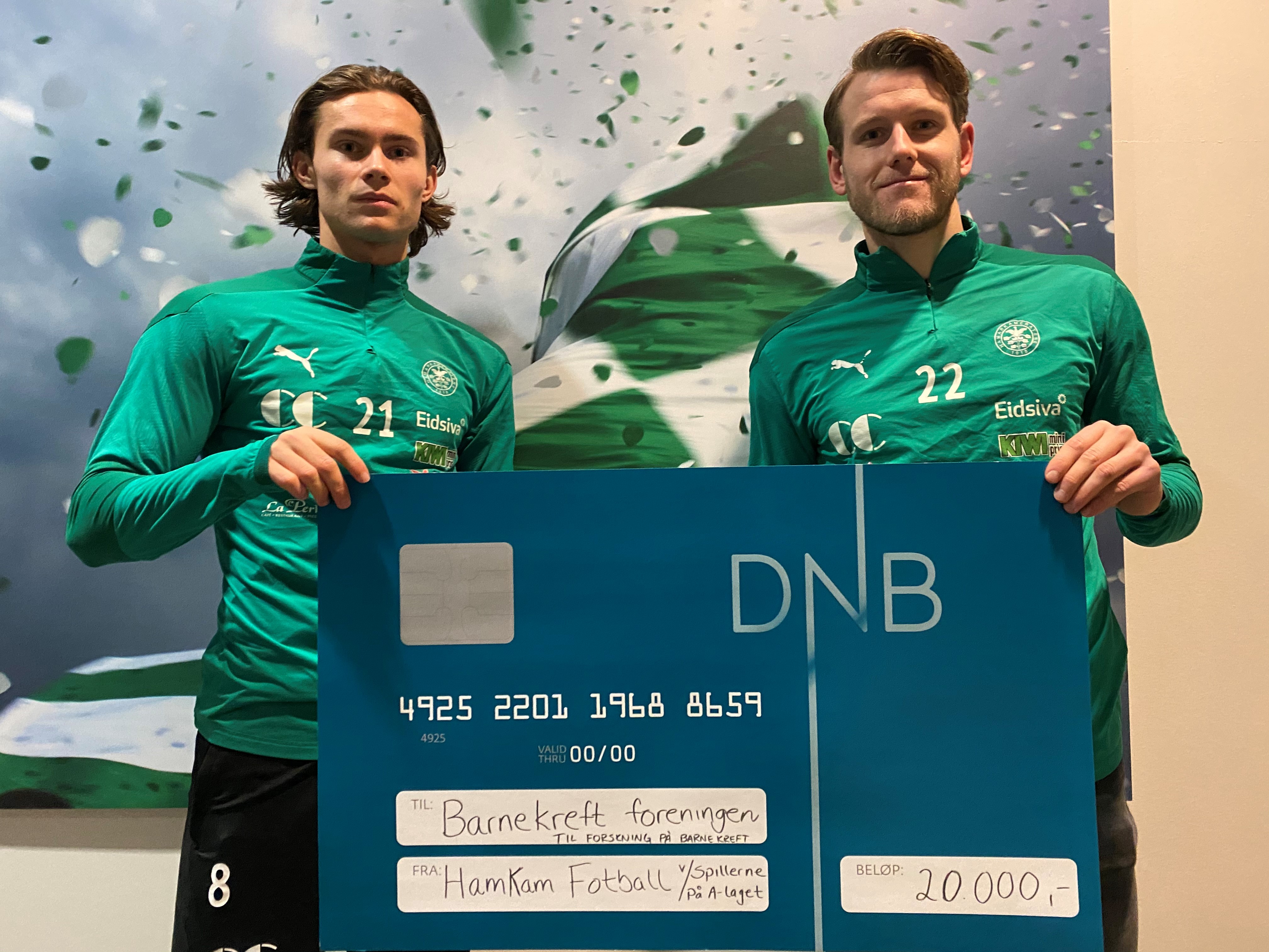 A-laget gir 20.000 kroner til Barnekreftforeningen